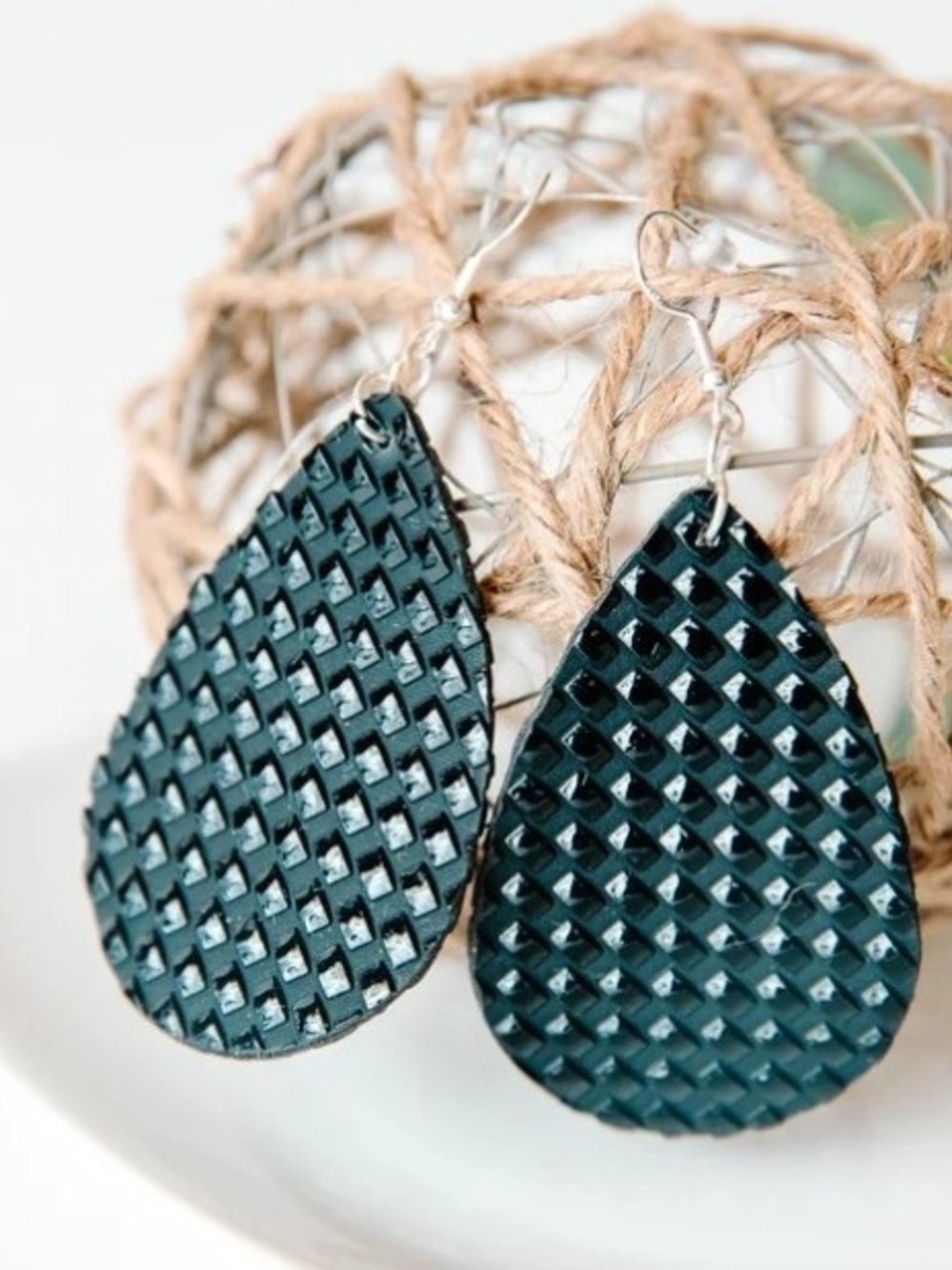 Teardrop Dangle Earrings with Texture In Black
